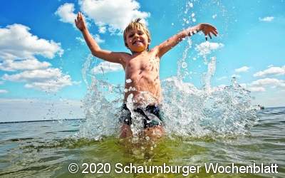 Kinder zum Schwimmen lernen animieren