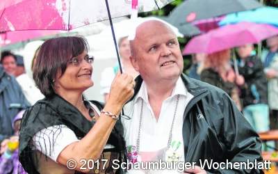 Warme Worte in strömendem Regen