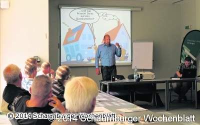 Hausmeister drücken die Schulbank