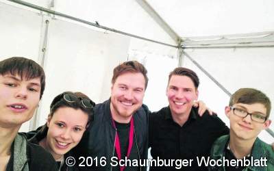Junge Radioredakteure  läuten 