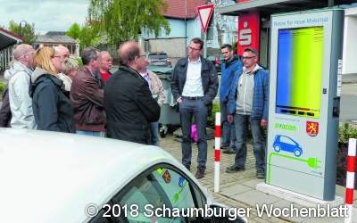 Auf E-Autos warten 
jetzt zwei Steckdosen