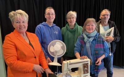 Elektriker und Co. bitte melden