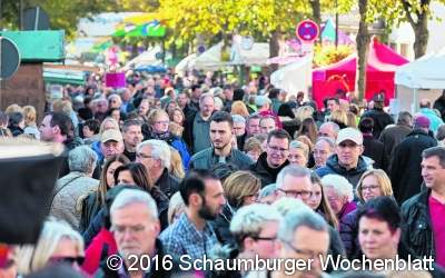 Volles Haus zum Bad  Meinberger Bauernmarkt