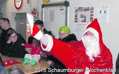 Weihnachtsmann, Lichtpunktschießen und Fischbrötchen