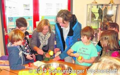 Kiloweise Äpfel für junge Schüler