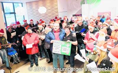 Weihnachtsmänner stürmen Supermarkt