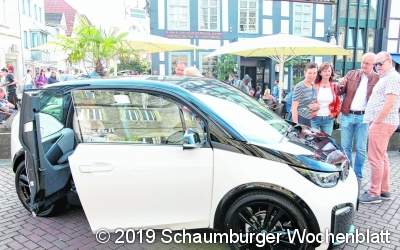 Fußgängerzone wird zu einem riesigen Fahrzeug-Schauraum