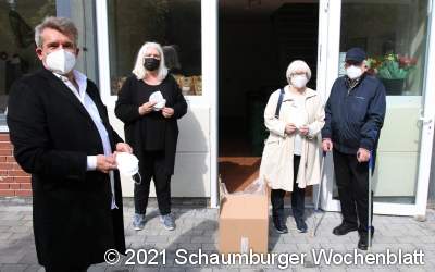 Masken werden an Bedürftige verteilt