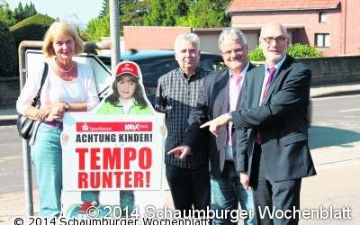 Mit Plakaten gegen Raserei und Unfälle