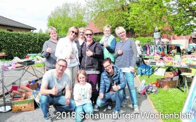 Flohmarkt zur Straße vorziehen