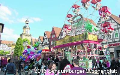 Kirmes beeindruckt mit bunter Traumwelt rund um St. Nikolai