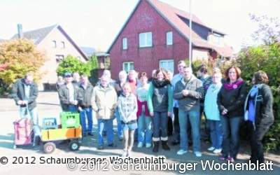 Kugeln müssen aus den Gräben gefischt werden