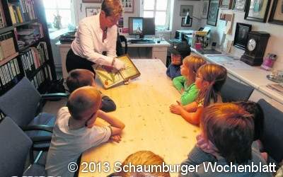 Lese-Uni-Kinder besuchen Museum