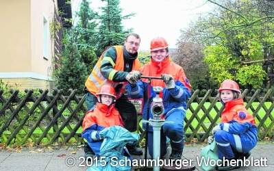 Feuerwehr pflegt die Hydranten