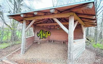 Schutzhütte
beschmiert