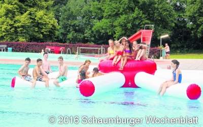 Firma Purena sieht sich Freibad an