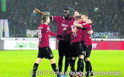 Schalke spielt gegen 96 für einen guten Zweck