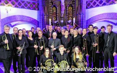 Meerbrass spielt in der Kirche