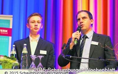 Schüler stellen Fragen zu Politik und Wirtschaft