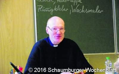 Prominente Vorleser erzählen den Grundschülern spannende Geschichten