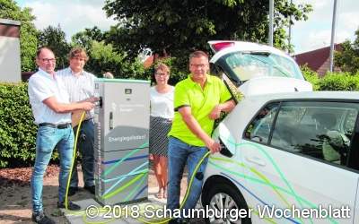 Die erste E-Ladesäule steht auf dem Schützenplatz
