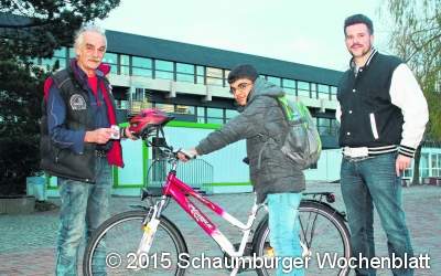 Erstes Fahrrad übergeben