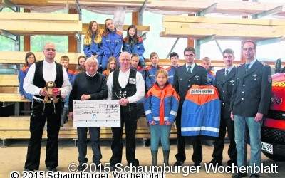 Zimmerei Kluge spendet 2100 Euro vom Firmenjubiläum