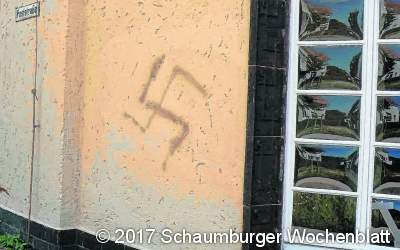 Farbschmierereien an Gedenkstätte