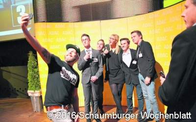 In Hemd und Sakko zur Siegerehrung