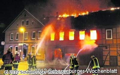 Traditionsgebäude brennt durch Doppelfeuer völlig aus