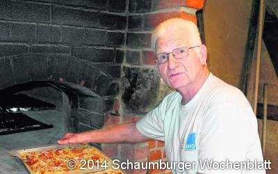 Bäckermeister tischen zum Herbstfest lecker auf