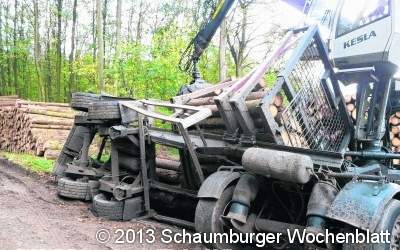 Lkw-Anhänger kippt um