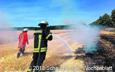 Abgemähtes Getreidefeld gerät plötzlich in Brand