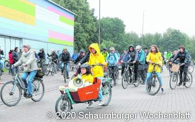 Radler schwingen sich für
Verkehrswende in den Sattel