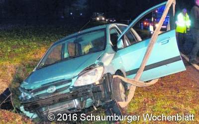 Kleinwagen landet im Graben