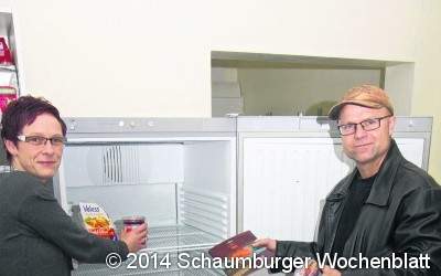 Kühlschrank für die Tafel übergeben