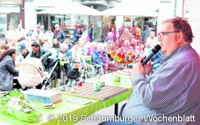 Bingospiel und Chorgesang zum Auftakt des Maifestes