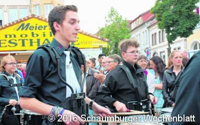 Horn leuchtet,  Besucher strahlen
