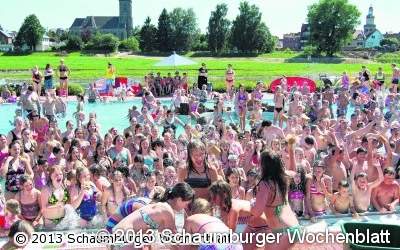 Das Freibad kocht über vor Spaß