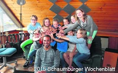 Kinderchor im Background