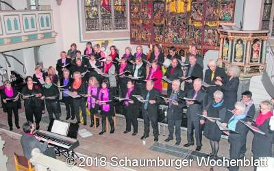 Rhythm & Joy tritt in der Kirche auf