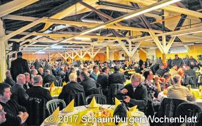 Rappelvolle Liethhalle beim beliebten Grünkohlessen