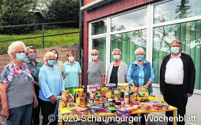 Bastelgruppe spendet
Lebensmittel an die Tafel