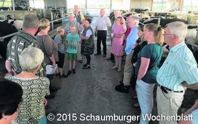CDU-Politiker besuchen Kuhstall