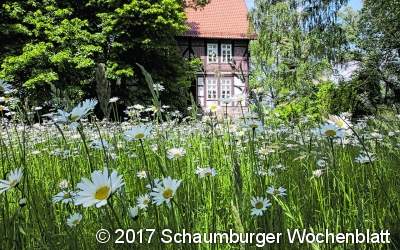 Weites Land und ein kleines Schloss