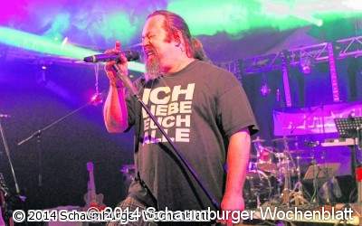 Mehr als 1500 Menschen feiern Schweineparty
