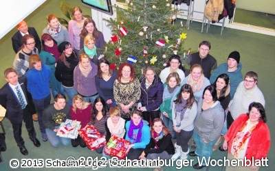 Künftige Erzieher backen für die Weihnachtswunschsterne