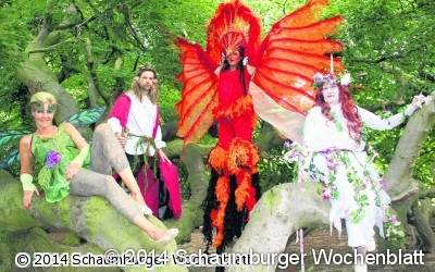 Fabelhafte Wesen wandeln im Park