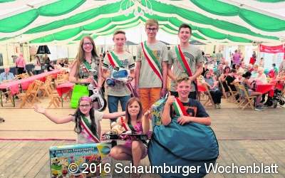 Beim Nachwuchsschießen siegt ein Mädchenduo im großen Teilnehmerfeld