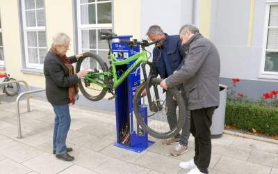 Fahrrad-Reparaturstation eröffnet